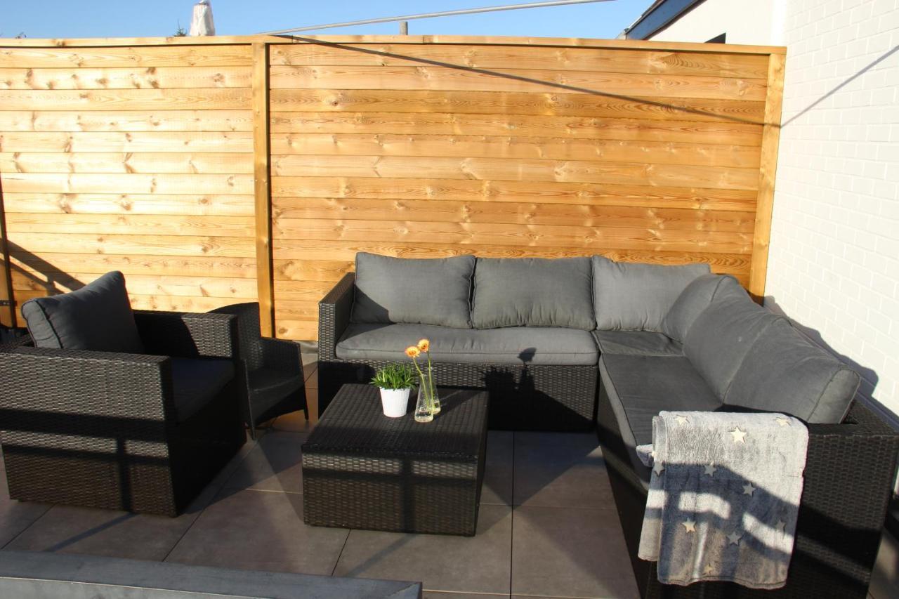 Family Appartement 'Marieo' With Game Room And Outdoor Facilities Gistel Exteriör bild